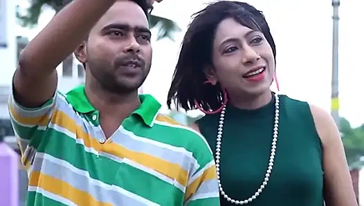 Hintli misyoner pozisyonunda hintli orta yaşlı seksi kadınla sert seks