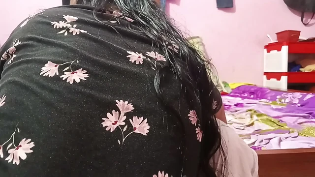 Горячий падчерица пришла домой, когда я была одна дома.  Ясное звуковое видео