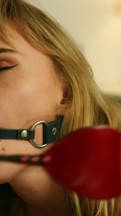 Evli kadın Marimoore kocasının borcunu ağzı ve amcığıyla ödüyor | Klip 2