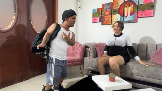 Мой маленький сводный брат опоздал на его футбольную игру, но я делаю оправдание для него, чтобы не идти и в конечном итоге дать нам трах нашей жизни