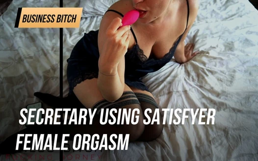 Sekreter tatmin edici kadın orgazmı kullanıyor