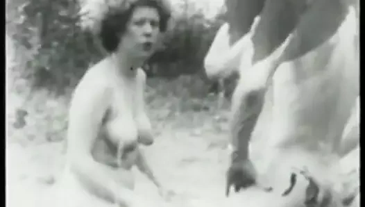 Azgın bebek ıslak amını iki adamla siktiğinde seviyor