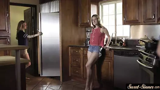 Glam milf pussyfucked tarafından bir muazzam horoz