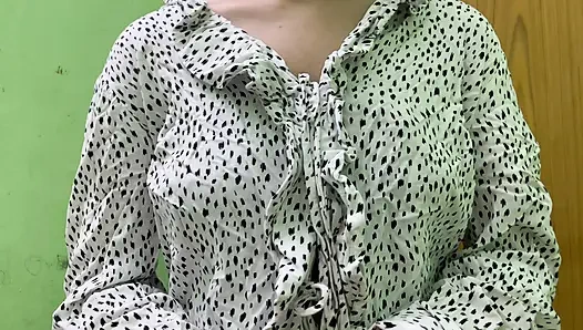 Seksi üvey kuzenim çok ateşli görünüyor ve her gün onunla sikişmek istiyorum