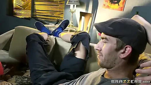 Brazzers - dövmeli kleio valentien ve danny şaibeli bir mahallede bütün gün yüksek sesle seks kaseti çekiyor