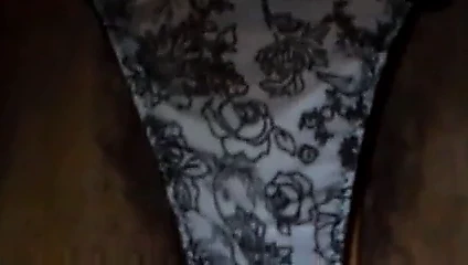 elle vibre dans sa culotte