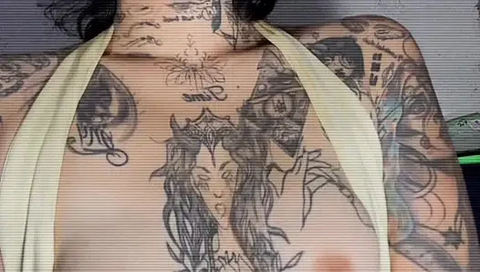 Üvey babası mastürbasyon yaparken onu kaydediyor