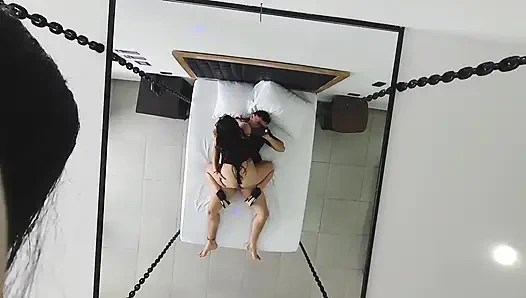 Bölüm bir güzel latin sevişmeyi seviyor.. Götünü veriyor ve sütle doldurmasına izin veriyor