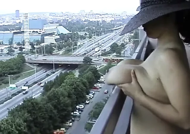 busty karısı şeritler çıplak çıplak içinde kamu