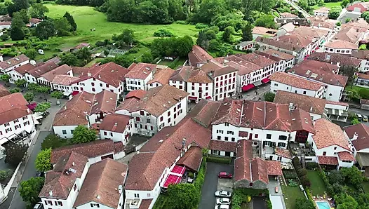 Büyük yarak üzerinde iki küçük Fransız kız