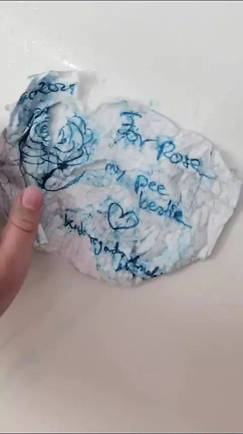 Моя писающая хотела, чтобы я пописал для нее, я сделал это, потому что я должен был ходить в туалет очень срочно.