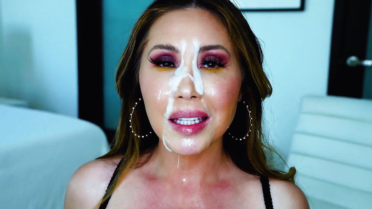 Kianna Dior Leopar'ın yüzüne büyük boşalma