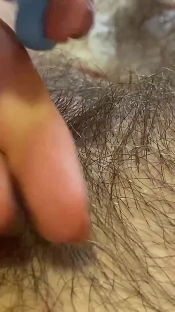 Знаковый момент из "Подстригание волосатой киски, фетиш волосатой мохнатки"