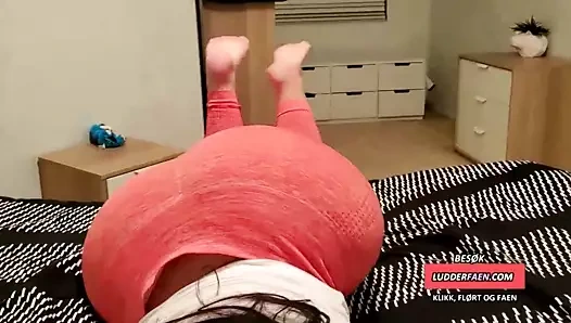 Ekstremt stor rump knullet med liten kuk