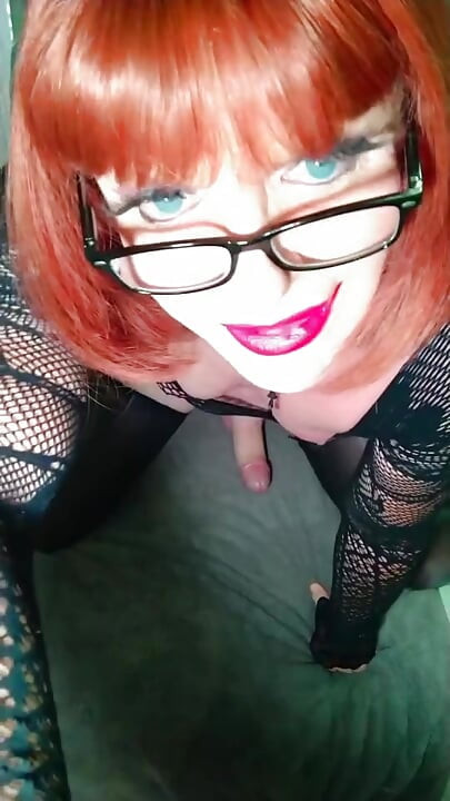 Yaramaz kızıl saçlı travesti
