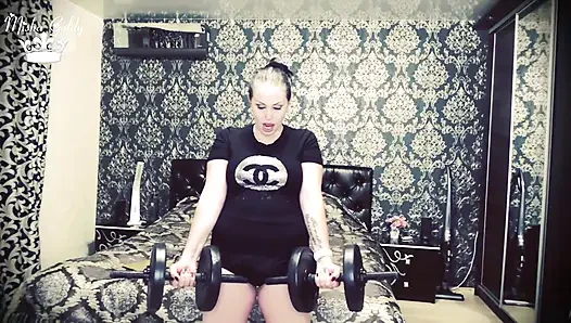 Biceps meydan okuması için 101 ağırlık kaldırma tekrarları!