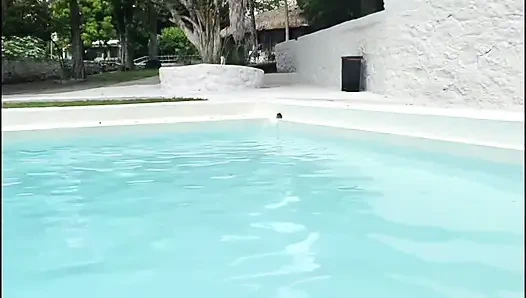 Çıplaklar partisine gittik