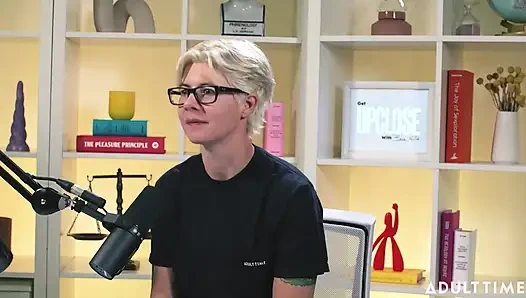 Khloe Kingsley kamerada fışkırtıyor ve kırmızı bayraklar | Adult Time Podcast