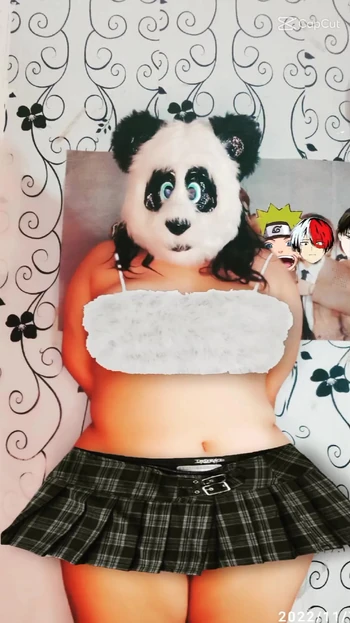 Показывает видео того, как я бы выглядел с одеждой и без одежды