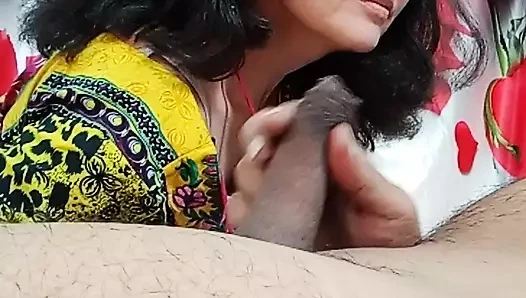 Evli kadın adamı sürtük bebek sahnesi ile baştan çıkarıyor.