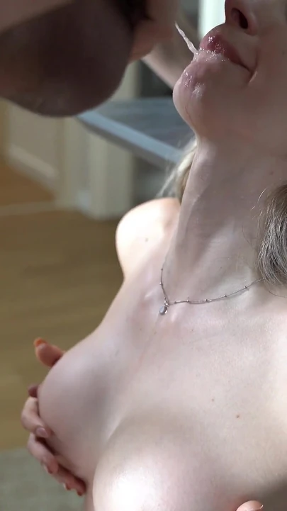 Micky Пирожок, немецкая милфа горничная делает все, чтобы сохранить ее работу