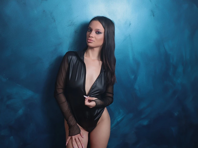 Каждый внешний вид Jessicahaze - это мастер-класс по стилю. Ее выбор не просто о том,