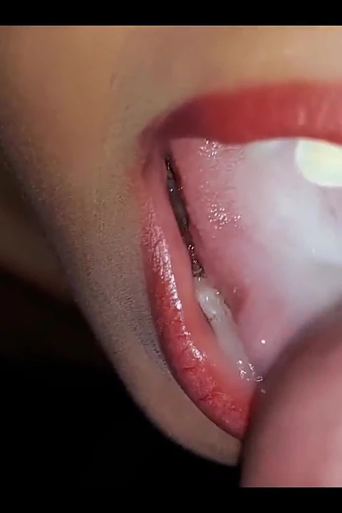 Ağızda süt ve döl yutma ile oral seks derlemesi