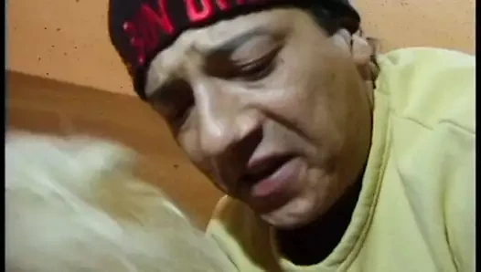 Aşk arayışında çılgın sürtükler için sert anal seks