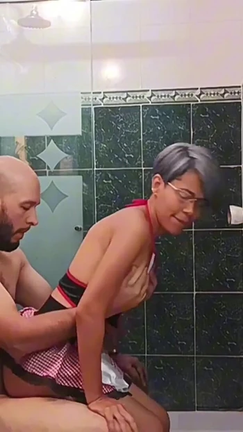 Мощный момент из "Моя сводная сестра застукала меня, носить только полотенце, и потеряла управление. Какая табу-история!"