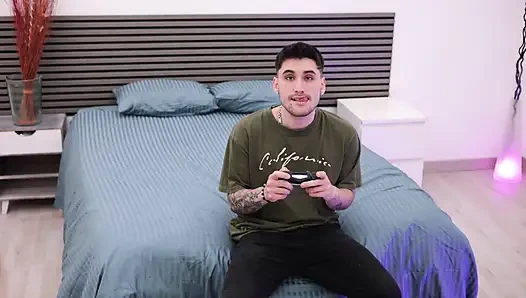 Sarışın kız arkadaşım video oyunları oynamama izin vermiyor, onu sikmemi istiyor - birdie