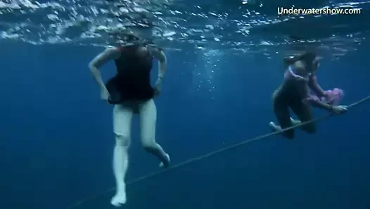 Denizde tenerife üzerinde sıcak kızlar