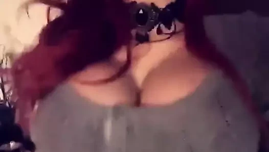 Redheads Zıplayan büyük memeler