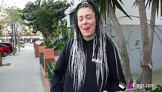 Büyük götlü esmer bebek Chloe Funny ilk porno oyuncu seçmelerine şaşırıyor!