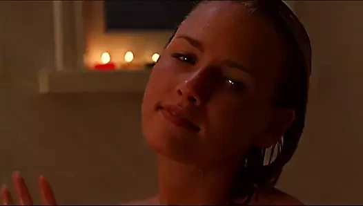 Tania saulnier: seksi duş kızı (kısa versiyon)