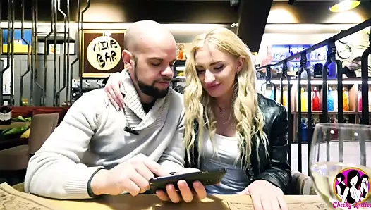 Sıcak sarışın angela itibaren russia sert Assfucked tarafından bir sert horoz