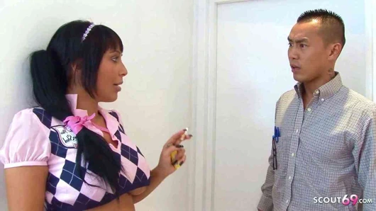 Sıcak kolej kız yakalandı sigara içme ve baştan için sikme tarafından öğretmen