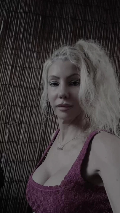 Sahibe Morgane çarşamba günü yapılacak tgirls partisinden önce rahatlıyor