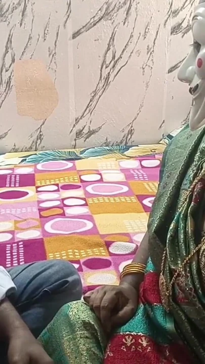 Kocamın erkek kardeşi beni baştan çıkardı ve beni gerçek bir şekilde boşalttı ve bir boğa gibi sikti. Gerçek inlemeli tamil ses | Klip 1