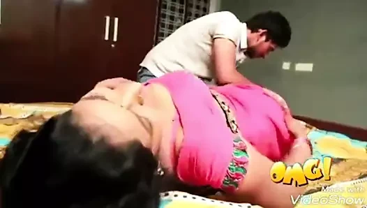 Güney Hint mallu teyze kocasının kardeşi ile romantizm var