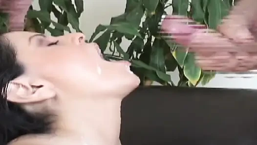 Seksi esmer büyük sert yarakla kocası tarafından sikiliyor ve biniyor