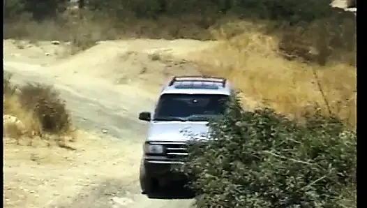 Dört aç zenci fahişe bir delikanlıyı ve birbirlerini oyuncaklarla sikiyor