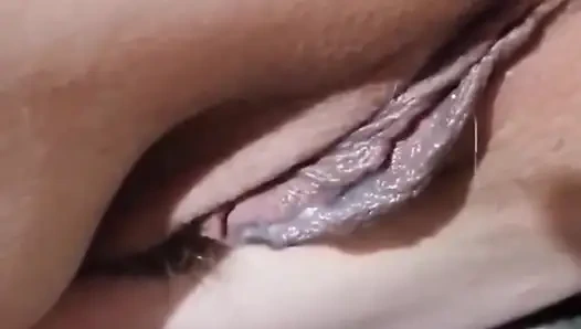 Yaramaz sulu amcığım bu kadar fazla sperm alamıyor