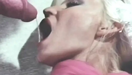 Klas Fransız orta yaşlı seksi kadın sikiliyor ve dölle kaplanıyor