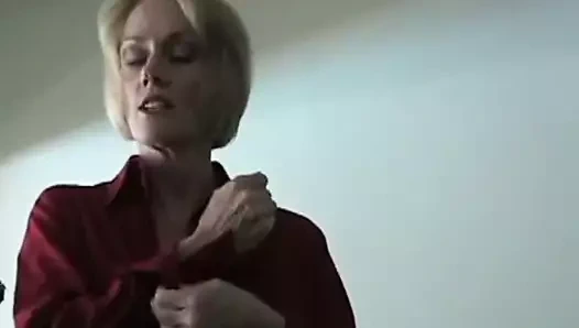 Büyükanne oral seks eğlenceyi seviyor