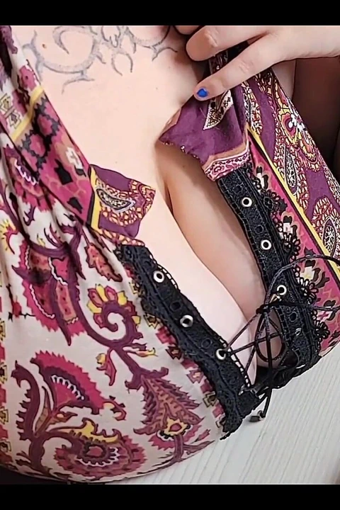 Ofis arkadaşı bakmana aldırmıyor