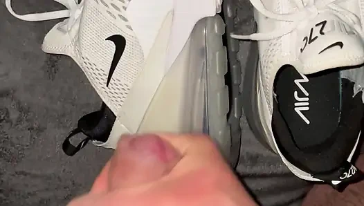Nike 270'e boşalma
