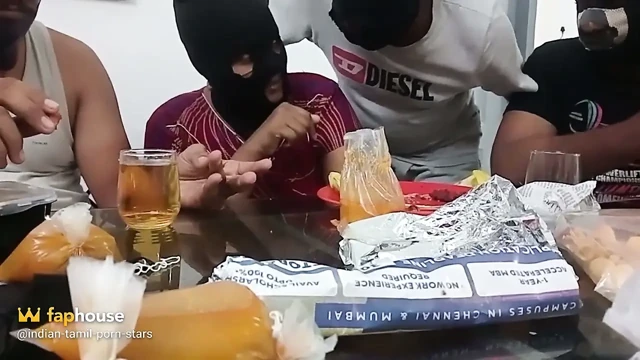 Yemek masası ateşli edepsiz ön sevişme konuşuyor