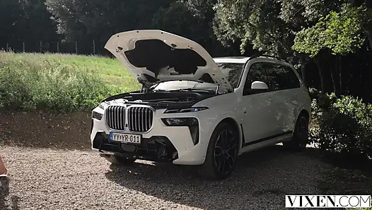 Vixen ateşli sarışın turist Nicole Nixon tatil seks macerasında yabancı tarafından dolduruluyor