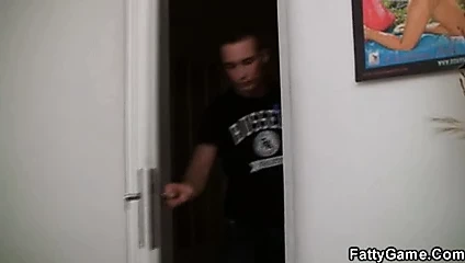 O arkadan büyük ganimet ofis dolgun sikikleri