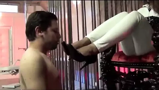 metresi sherrie çiçeği lateks footworship shoefetish femdom